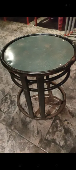 5 Mesas y 20 Taburetes Bajos