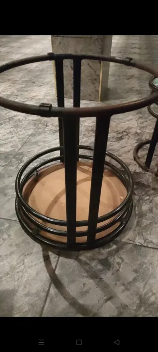 5 Mesas y 20 Taburetes Bajos