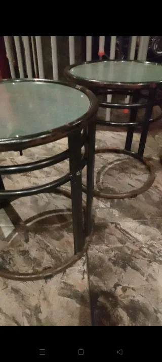 5 Mesas y 20 Taburetes Bajos