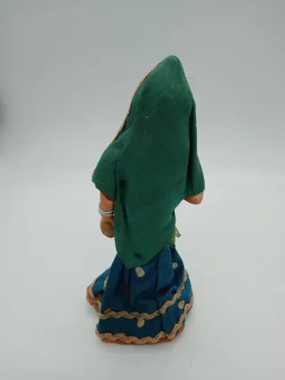 Vecchia bambola indiana terracotta