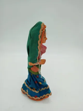 Vecchia bambola indiana terracotta