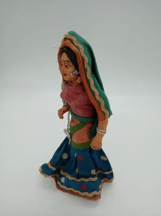 Vecchia bambola indiana terracotta