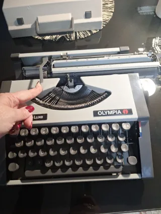 Máquina de escribir Olympia Traveller de Luxe
