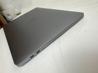 Macbook Pro de 13” A1989 solo Chásis y pantalla