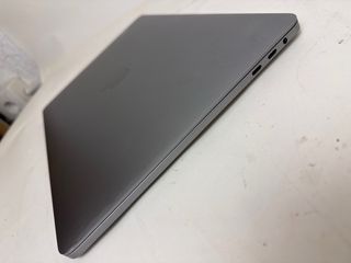 Macbook Pro de 13” A1989 solo Chásis y pantalla