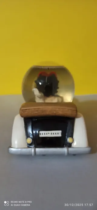 Statuina di Betty Boop. Misura circa cm 9 X 20.