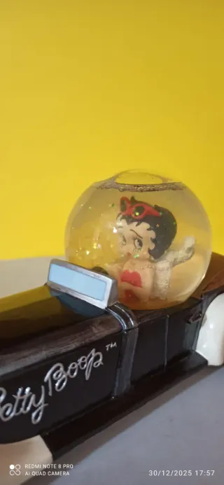 Statuina di Betty Boop. Misura circa cm 9 X 20.