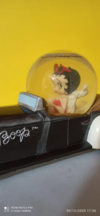 Statuina di Betty Boop. Misura circa cm 9 X 20.