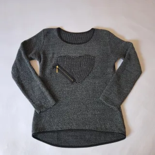 Maglia grigia con cuore e zip