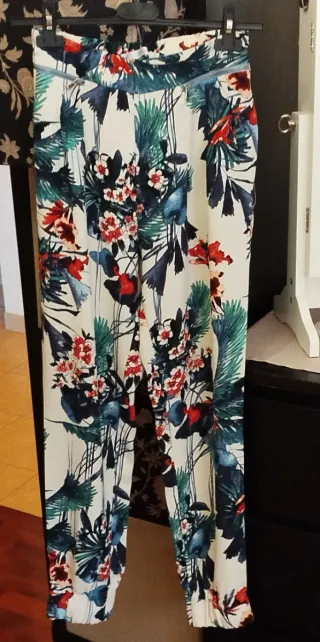 Pantaloni Zara fantasia floreale taglia S