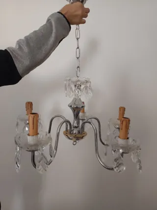 Lámpara de araña de cristal y metal