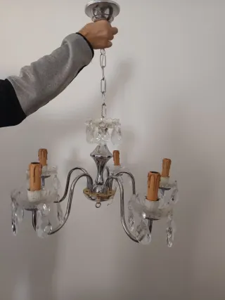Lámpara de araña de cristal y metal