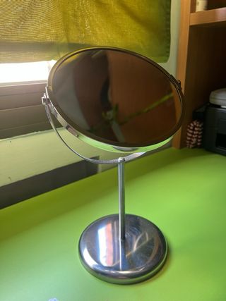 Espejo de mesa redondo con aumento
