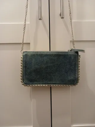 Bolso Zara con cadena y tachuelas