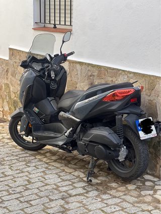 Yamaha Xmax125 Tech Max 5.000 km ITV recien pasada