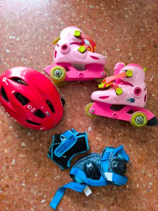 Patines rosas y equipo de protección