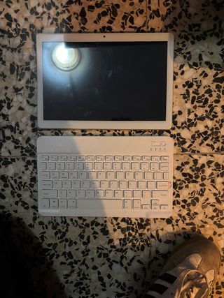 Tablet con Teclado Blanco