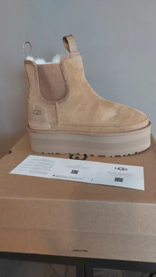 Stivali UGG Neumel Chelsea Piattaforma