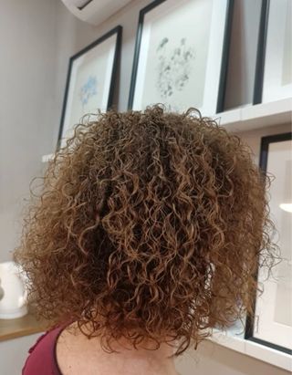 Necesito modelo para permanente de cabello