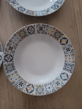 Juego de 9 Platos de Cerámica de Porcelana
