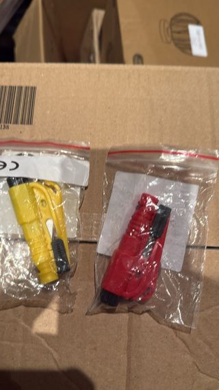 Rompe cristales y corta cinturones coche