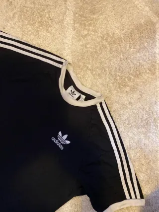 Camiseta Adidas Negra Rayas Blancas Retro