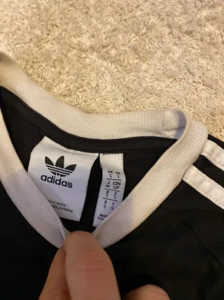 Camiseta Adidas Negra Rayas Blancas Retro