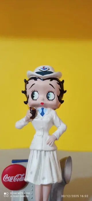 Statuina di Betty Boop coca cola.