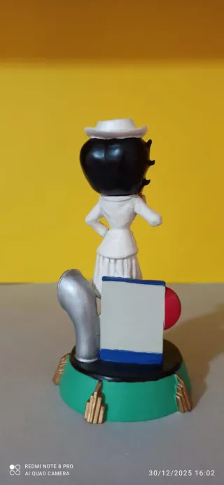 Statuina di Betty Boop coca cola.