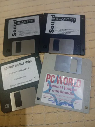 Lote 4 Disquetes Sound Blaster y PC WORLD