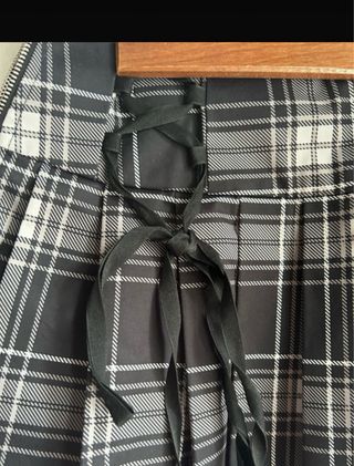 Falda YK2 tableada cuadros blanco y negro