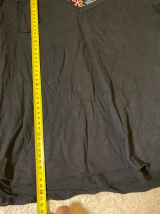 Camiseta Desigual Negra con Estampado Floral