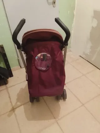 Carrito de bebé con estampado floral