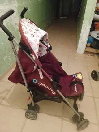 Carrito de bebé con estampado floral