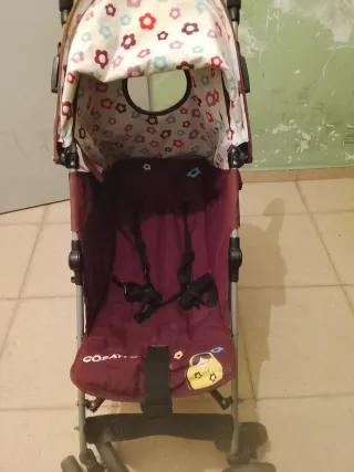 Carrito de bebé con estampado floral