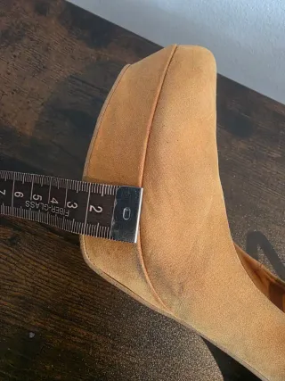 Zapatos de tacón ocre mostaza