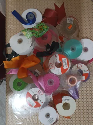 Nastri decorativi assortiti.