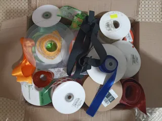 Nastri decorativi assortiti.