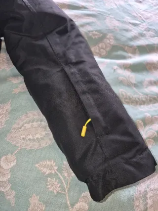 Chaqueta de esquí negra y gris