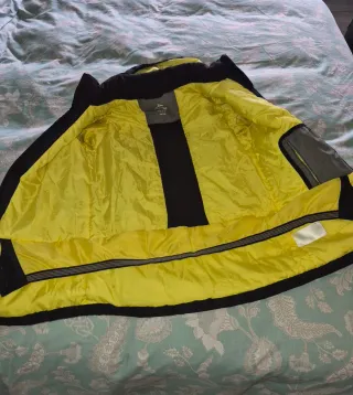 Chaqueta de esquí negra y gris