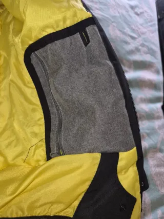 Chaqueta de esquí negra y gris