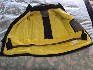 Chaqueta de esquí negra y gris