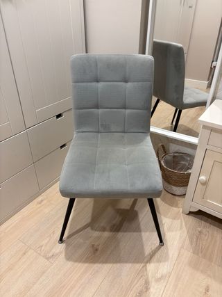 Silla de comedor gris