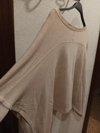 Poncho corto con mangas beige