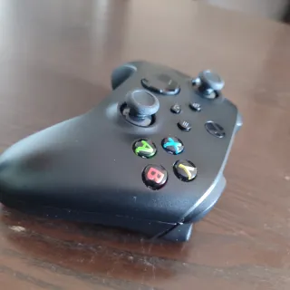 Controller Xbox Series + Cuffie + Call of Duty 4