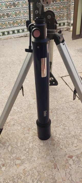 Telescopio nuevo con trípode