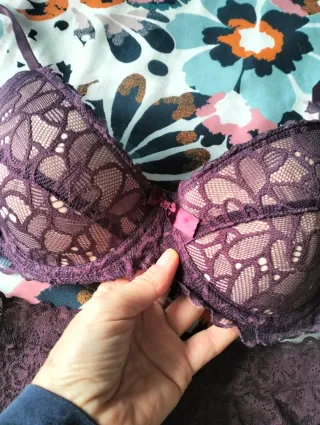 Conjunto sujetador y braguita encaje morado