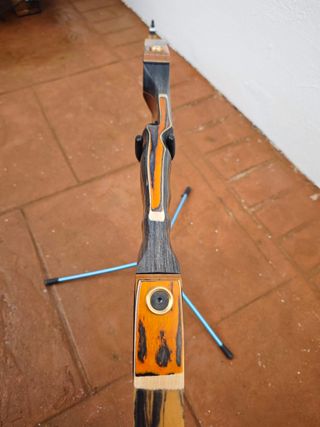 Arco recurvo zurdo White Feather Gallina Take Down