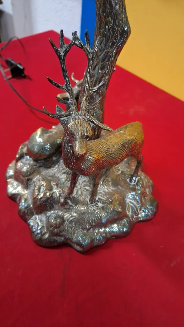Lámpara Valenti de metal con ciervos