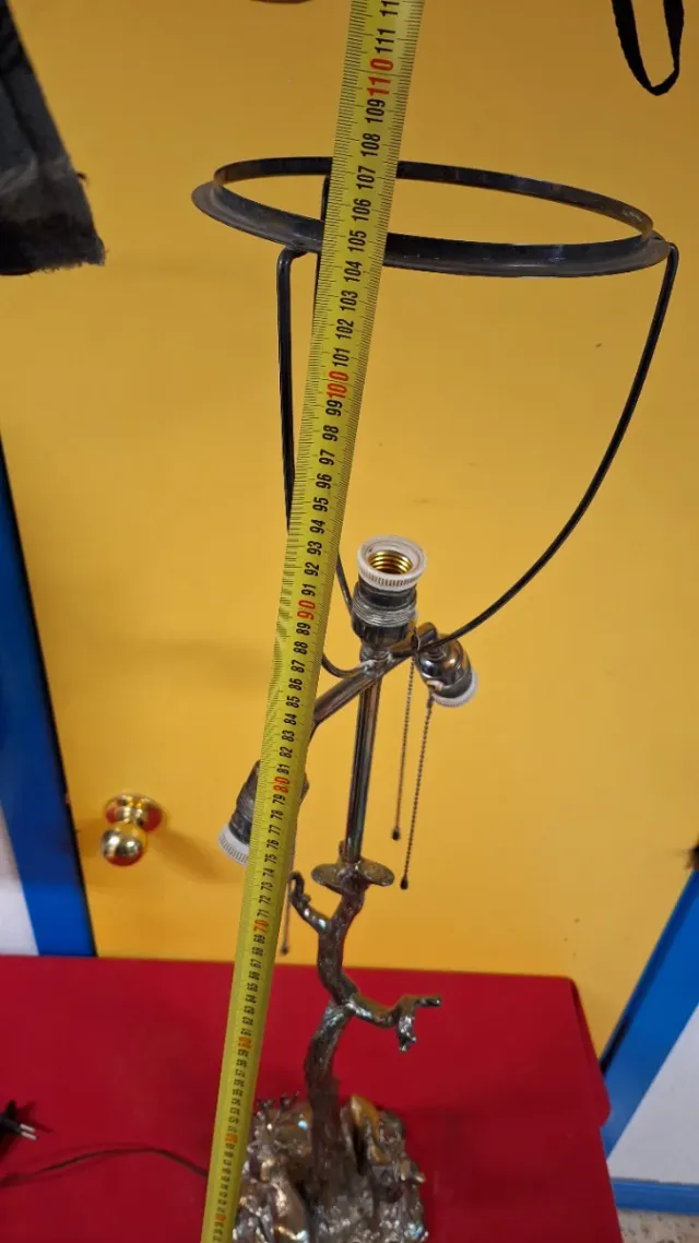 Lámpara Valenti de metal con ciervos